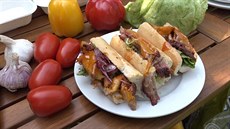 Trhané vepřové maso na peletkovém grilu Trhané vepřové maso na peletkovém grilu