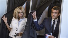 Francouzský prezident Emmanuel Macron a jeho manelka Brigitte Macronová...