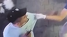 Mladý muž měl konflikt s obchodníky, ti vytáhli i mačetu Mladý muž měl konflikt s obchodníky, ti vytáhli i mačetu