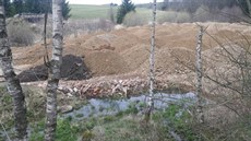 Podle inspektorů životního prostředí firma Aquasys u Stržského potoka ve... Podle inspektorů životního prostředí firma Aquasys u Stržského potoka ve...