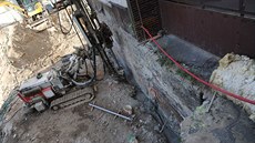 Ve Ctiradově ulici v pražských Nuslích je ohrožena statika domu v blízkosti... Ve Ctiradově ulici v pražských Nuslích je ohrožena statika domu v blízkosti...