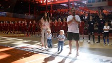 Momentka z charitativního zápasu fotbalové a futsalové reprezentace pro...