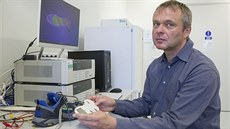 Na vývoji speciální obuvi se nyní podílí tým třinácti vědců z Centra... Na vývoji speciální obuvi se nyní podílí tým třinácti vědců z Centra...