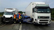 Na dálnici D35 se srazily dva nákladní a tři osobní vozy. Dva lidé skončili v... Na dálnici D35 se srazily dva nákladní a tři osobní vozy. Dva lidé skončili v...