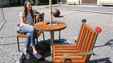Dvaadvacátá lavička Václava Havla na světě stojí nově v Olomouci na nádvoří... Dvaadvacátá lavička Václava Havla na světě stojí nově v Olomouci na nádvoří...