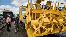 Sněhová fréza od společnosti TSS je určená hlavně pro úklid sněhu na horských... Sněhová fréza od společnosti TSS je určená hlavně pro úklid sněhu na horských...