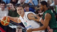 Robertas Javtokas (vlevo) v dresu Panathinaikosu Atény Robertas Javtokas (vlevo) v dresu Panathinaikosu Atény