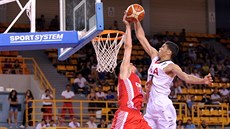 Americký křídelník Jayson Tatum (vpravo) zakončuje ve finále mistrovství světa... Americký křídelník Jayson Tatum (vpravo) zakončuje ve finále mistrovství světa...