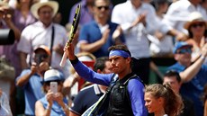 Rafael Nadal zdraví diváky.