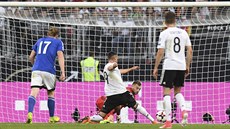 Sandro Wagner (uprostřed) z Německa střílí gól proti San Marinu. Sandro Wagner (uprostřed) z Německa střílí gól proti San Marinu.