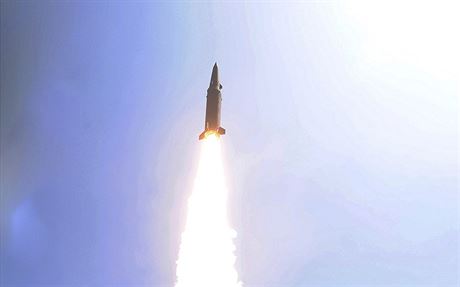 Jiní Korea otestovala novou raketu stedního doletu Hyunmoo-2 (23. ervna...