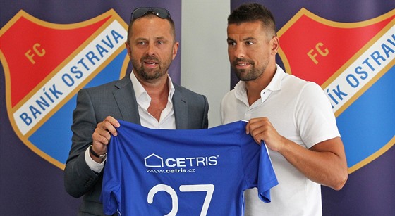 Pestup je zpeetn, Milan Baro (vpravo) s majitelem ostravského klubu...