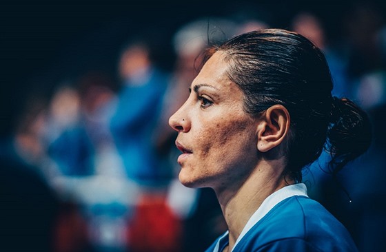 ecká basketbalistka Evanthia Maltsiová zklamaná po prohe v semifinále.