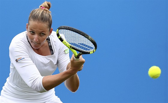 Kristýna Plíková returnuje v utkání proti Angelique Kerberové na turnaji v...
