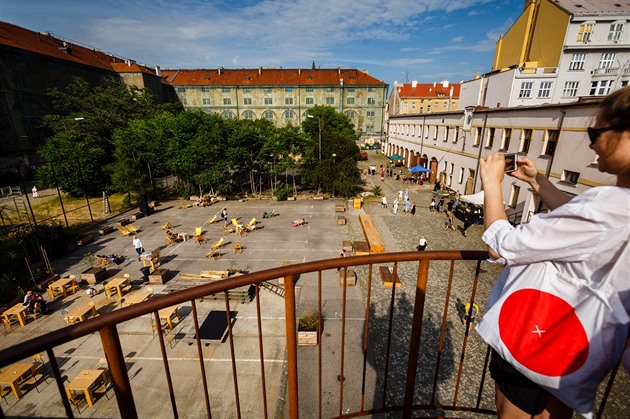 Otevení Kasárna Karlín, kde vzniklo voln pístupné letní kino, kulturní...