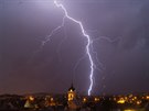 Přechod systému bouřek z noci 22. na 23. s vysokou frekvencí blesků Přechod systému bouřek z noci 22. na 23. s vysokou frekvencí blesků