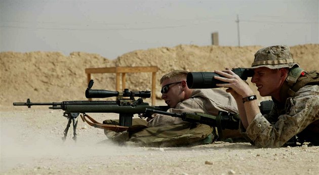 Sniper amerických mariňáků západně od Bagdádu. (26.1. 2005) Sniper amerických mariňáků západně od Bagdádu. (26.1. 2005)