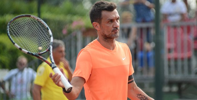 Bývalý fotbalista Paolo Maldini odehrál ve čtyřhře první tenisový profesionální... Bývalý fotbalista Paolo Maldini odehrál ve čtyřhře první tenisový profesionální...