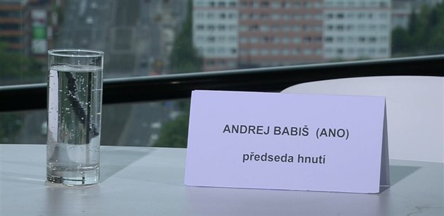 Místo připravené v diskuzním pořadu ČT pro Andreje Babiše (ANO) zůstalo volné... Místo připravené v diskuzním pořadu ČT pro Andreje Babiše (ANO) zůstalo volné...