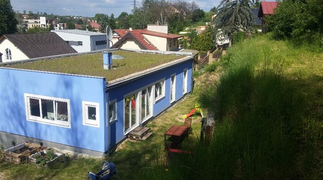 Na střechu nechal majitel instalovat extenzivní zelenou střechu. Na střechu nechal majitel instalovat extenzivní zelenou střechu.