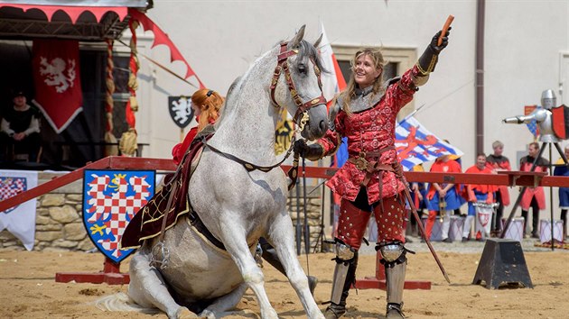 Královské stříbření Kutné Hory. za nápadem stojí historička a ředitelka Českého... Královské stříbření Kutné Hory. za nápadem stojí historička a ředitelka Českého...