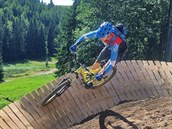 Na nové downhillové a trailové tratě s překážkami se mohou těšit cyklisté ve... Na nové downhillové a trailové tratě s překážkami se mohou těšit cyklisté ve...