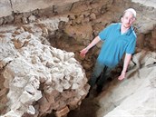 Filip Prekop, vedoucí archeologického výzkumu, v kapli bečovského hradu. Filip Prekop, vedoucí archeologického výzkumu, v kapli bečovského hradu.