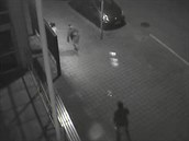 Snímky, které dala policie k dispozici při pátrání po útočnících. Snímky, které dala policie k dispozici při pátrání po útočnících.
