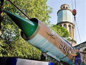 Podnikatel a letecký nadšenec Petr Bílý převezl do Vratislavic stíhačku MiG-21... Podnikatel a letecký nadšenec Petr Bílý převezl do Vratislavic stíhačku MiG-21...