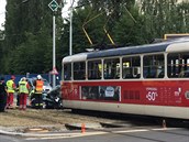 V ulici Na Petřinách v Praze 6 se srazila tramvaj s autem (23.6.2017) V ulici Na Petřinách v Praze 6 se srazila tramvaj s autem (23.6.2017)