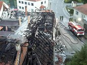 V Cetkovicích na Blanensku hořela střecha hospody, škoda přesahuje milion korun... V Cetkovicích na Blanensku hořela střecha hospody, škoda přesahuje milion korun...