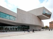 MAXXI, m (2010). Italsk nrodn muzeum navrhla Zaha Hadid. Je...