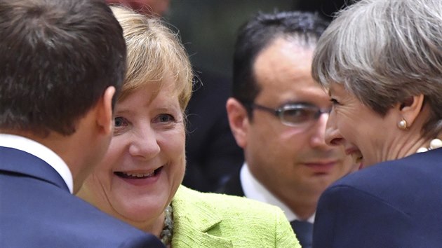 Nmeck kanclka Angela Merkelov s ostatnmi sttnky na summitu EU v Bruselu. (22.6. 2017)