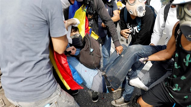 Nrodn garda zabila v Caracasu protestujcho mladka. (22. 6. 2017)