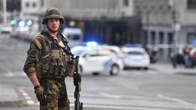 Budovu bruselskho ndra obklopili vojci a policist. (20.6. 2017)