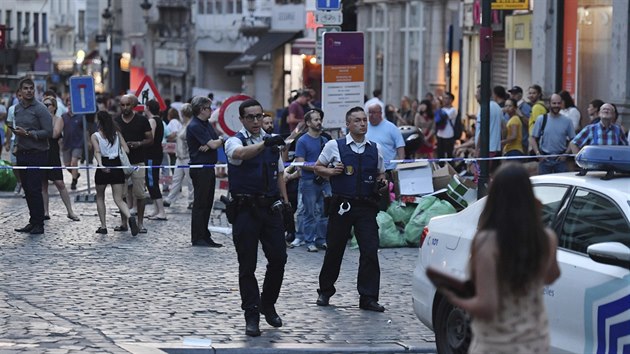 Budovu bruselskho ndra obklopili vojci a policist. (20. 6. 2017)