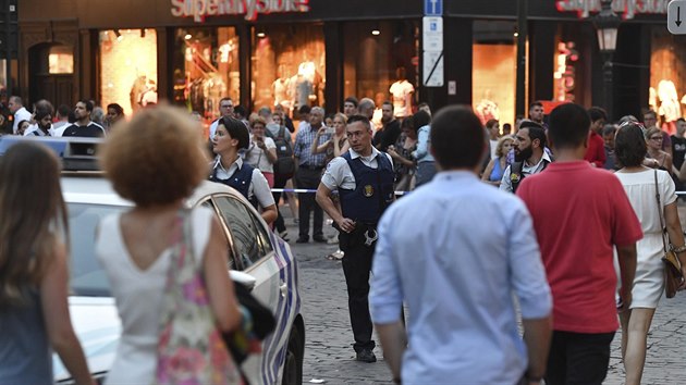 Budovu bruselskho ndra obklopili vojci a policist. (20. 6. 2017)