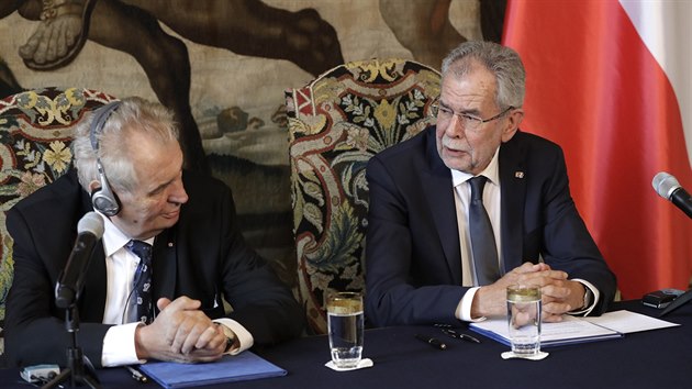 Prezident Milo Zeman a jeho rakousk protjek Alexander Van der Bellen jednali na Praskm hrad. (27. 6. 2017)