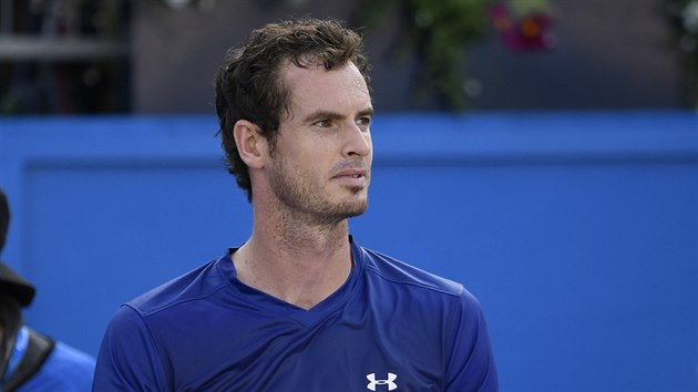 Britsk tenista Andy Murray vypadl na turnaji v Queen's Clubu neekan u v prvnm kole.