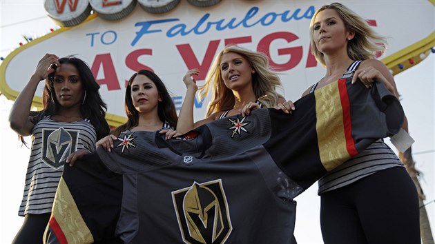 Vegas Golden Knights odhalili dresy pro sezonu 2017-2018, svou premirovou v NHL.