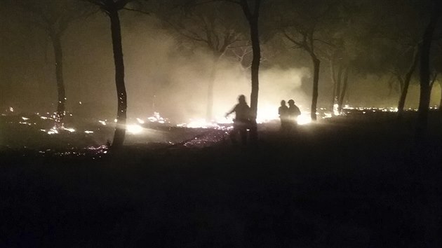 Na jihu panlska kvli lesnmu poru evakuovali 1500 lid (24. ervna 2017)