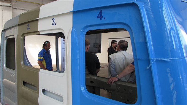 Nákladní automobily Avia budou vyjíždět z linky v Přelouči.