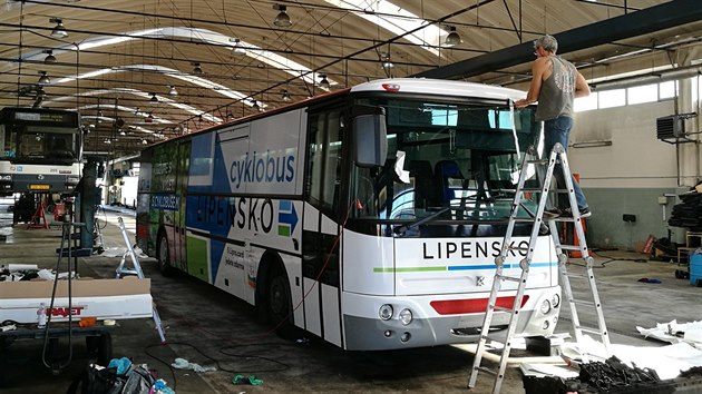 Na Lipensku budou vozit cyklisty speciln polepen autobusy.