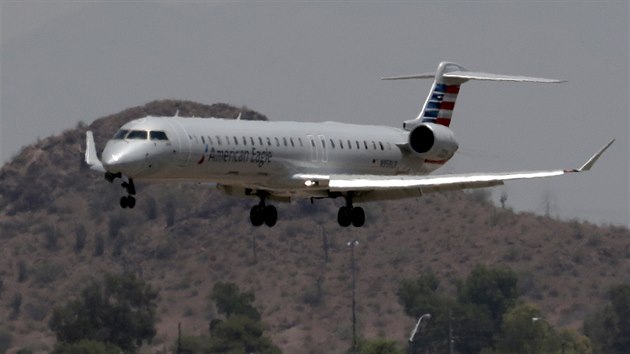 Kvli vysokm teplotm zruily americk aerolinie ve Phoenixu vce ne 40 let.
