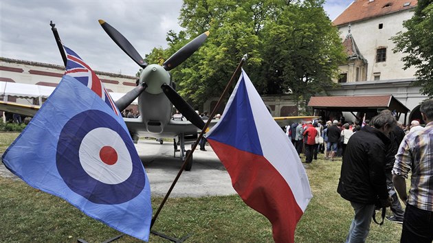 Oteven muzea RAF na zmku v Polici.