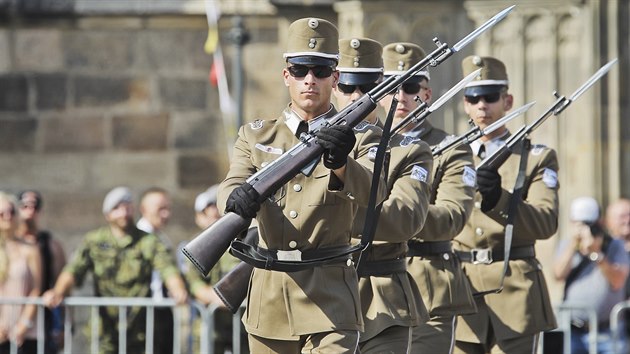 Pehldka estnch str z pti stedoevropskch zem Drill fest na nmst Republiky v Plzni. (22. ervna 2017)