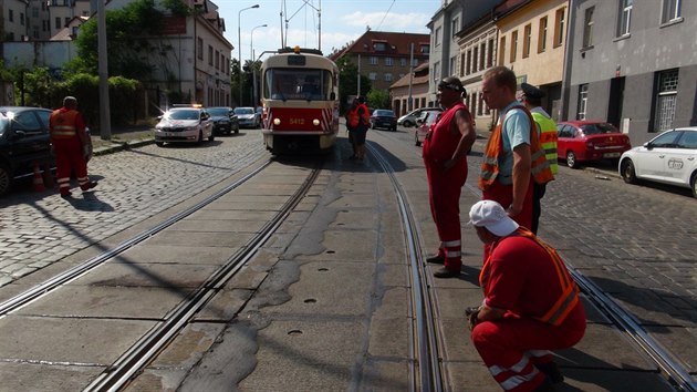 Z dvodu extrmnch teplot se v prask Libni nadzvedla ze labu kolejnice  (20.6.2017)