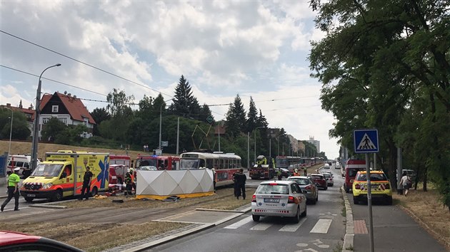 V ulici Na Petinch v Praze 6 se srazila tramvaj s autem (23.6.2017)