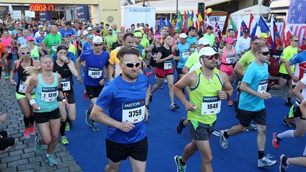 Bci vybhaj z Hornho nmst na tra olomouckho plmaratonu 2017.