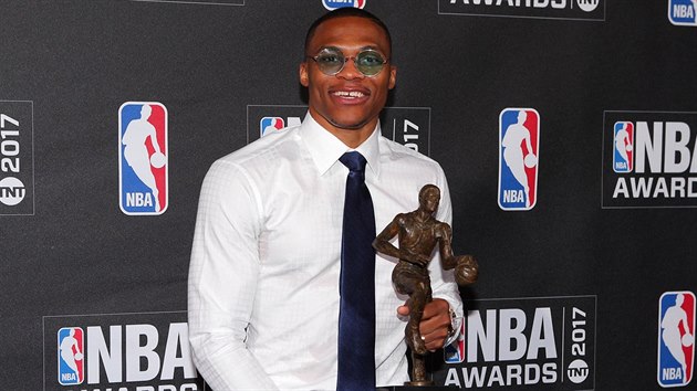 Russell Westbrook z Oklahoma City si odnesl cenu pro nejuitenjho hre NBA.